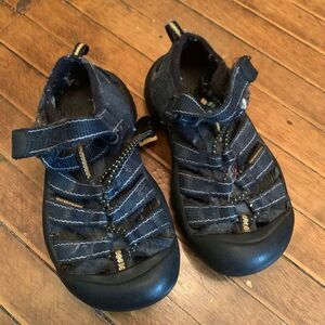 Keens blue youth arch support size 10 strappy hiking gorpcore sandals